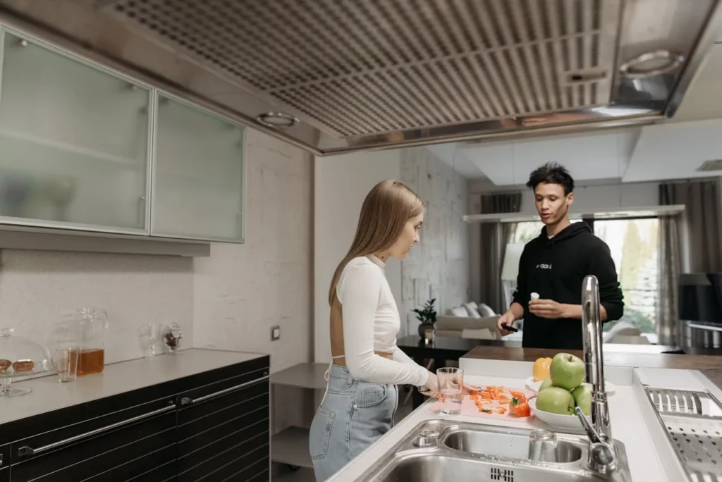 Dampkapfilters onderhouden voor een frisse keuken